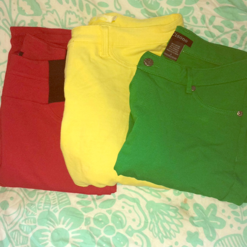 3 pairs of spandex material leggings